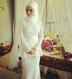 Contoh model baju  pengantin muslim syar  I modern terkini 